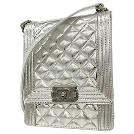 Bolsa de Ombro Chanel Boy Chain em Prata Prata