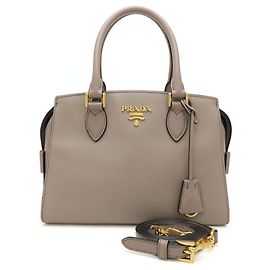 Bolsa de Ombro Prada em Couro Saffiano Cinza