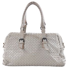 Bottega Veneta Boston Intrecciato Lederhandtasche Hellgrau Grau