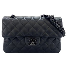 Borsa a tracolla Chanel Matelassé 23 Nero