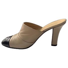 Chanel Beige & Black Leather Mules Size 40 Pre-owned Other