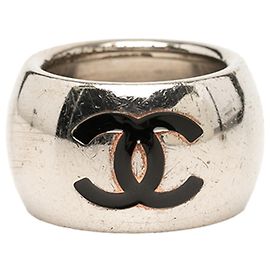 Anel Chanel Coco Mark em metal prateado Prata