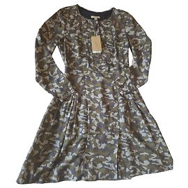 Burberry Brit Seidenkleid Camouflage Andere Grün Grau