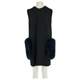 Autre Marque Ärmellose Jacke mit Kunstpelz Grau