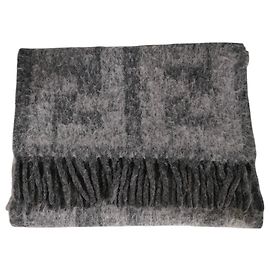 Stola shaggy Fendi grigia Marrone