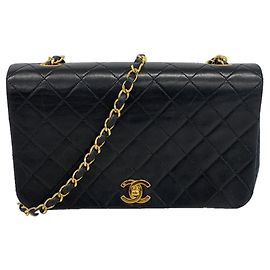 Borsa a tracolla con catena Chanel Matelassé Nero