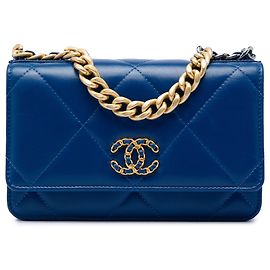 Chanel Blue Quilted Lambskin 19 Wallet On Chain Azul