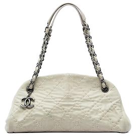 Borsa Bowling Chanel Just Mademoiselle in pelle di vitello invecchiata bianca, dimensione Medium con cuciture Bianco Crudo