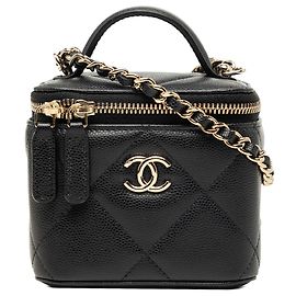 Mini Vanity Case Chanel em couro Caviar matelassé preto com alça e corrente Preto