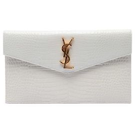 Pochette Uptown Saint Laurent en cuir embossé effet crocodile blanc Blanc