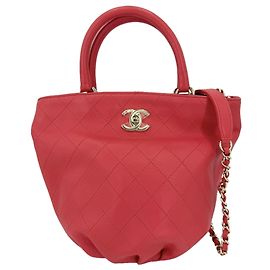 Chanel Women's Matelassé Handbag Red
