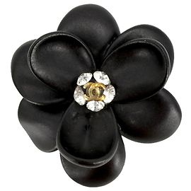 Broche Chanel Camélia Preta com Strass Preto
