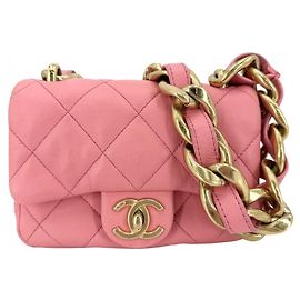 Bolsa de Ombro Chanel Mini Matelassé com Corrente Rosa
