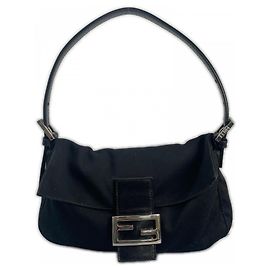 Borsa a secchiello Fendi Mamma Nero