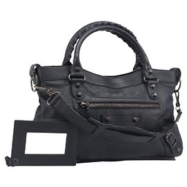 Bolsa BALENCIAGA The First em couro 2way Preta 103208 Auth 197324M Preto