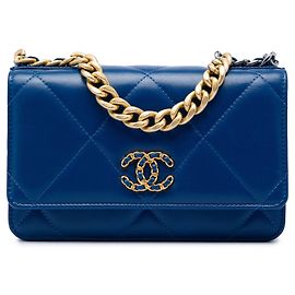 Bolsa Chanel 19 Wallet On Chain em pele de cordeiro acolchoada azul Azul