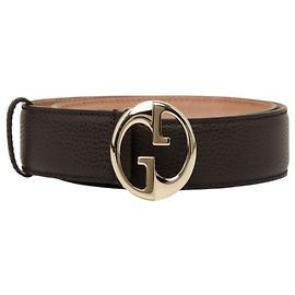 Cinto Gucci com fivela logo GG Marrom Dourado