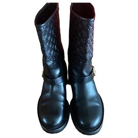 Botas Louis Vuitton em couro preto Preto