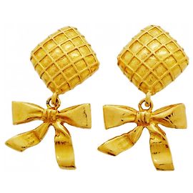 Boucles d'oreilles clips Chanel plaquées or Doré