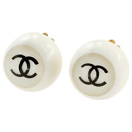 Brincos de clip Chanel Coco Mark Branco Dourado