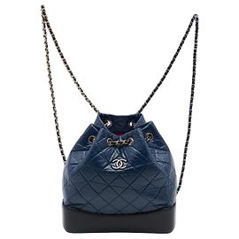 Mochila Gabrielle Chanel Small em couro de bezerro envelhecido acolchoado bicolor azul Azul