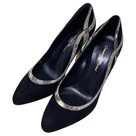Autre Marque Gianvito Rossi Suede Python Pointed Toe Pumps Black Cream