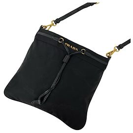 Bolsa de Ombro Prada em Nylon e Couro Preto