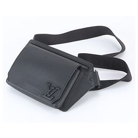 Borsa a tracolla Louis Vuitton LV Aerogram Takeoff con protezione RFID Nero