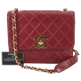 Bolsa de Ombro Chanel Matelassé em pele de cordeiro Vermelho