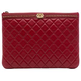 Chanel Boy O Case Clutch aus gestepptem Lammleder in Rot, Medium mit Kette Rot Bordeaux