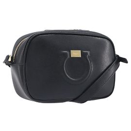 Bolsa de Ombro Salvatore Ferragamo Gancini em Couro Preto e Dourado Auth BA15079A Preto Dourado