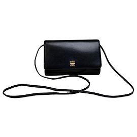 Bolsa de Ombro Vintage Givenchy em Couro Preta e Dourada Preto