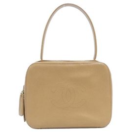 Bolsa de ombro Chanel em couro de bezerro Bege Outro