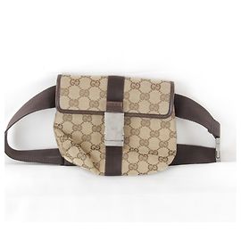 Mini bolsa de cintura Gucci em bege Bege