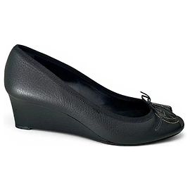 Sapatos de salto anabela Gucci em couro preto com laço Preto