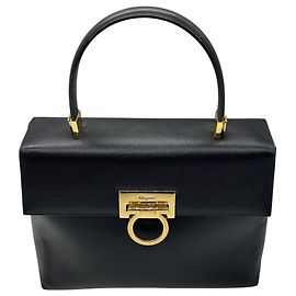Bolsa de mão Salvatore Ferragamo em couro preto com alça superior e ícone Gancini Preto