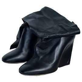 Stivali Dior in pelle nera con risvolto Nero