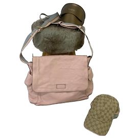 Boné de lona monograma Gucci e bolsa tiracolo de couro rosa Rosa Bege Monograma