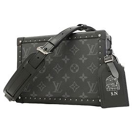 Bolsa de Ombro Louis Vuitton Monogram Eclipse Preto