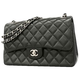 Borsa a tracolla Chanel in pelle d'agnello nera Nero