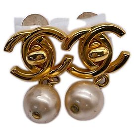 Orecchini a clip Chanel Coco Mark con perle finte D'oro