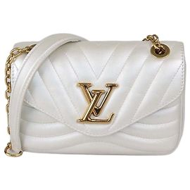 Bolsa de corrente New Wave PM em couro Pearl White Louis Vuitton Outro