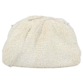 Bottega Veneta Mini The Pouch Clutch em bouclé e ráfia Off White Fora de branco
