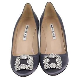 Manolo Blahnik Hangisi Pumps aus grauem Satin Grau
