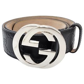 Cinto Gucci em couro preto com G entrelaçados Preto