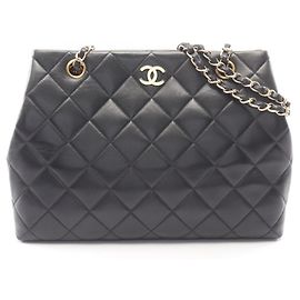 Chanel Matelassé Black Lambskin Shoulder Bag Black
