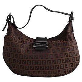 Fendi Schultertasche braun Synthetik Braun