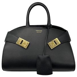 Salvatore Ferragamo Borsa Hug Ferragamo in pelle di vitello nera Nero