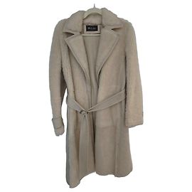 Loro Piana Lammfellmantel Beige