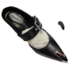 Mules em couro preto Alexander McQueen Preto